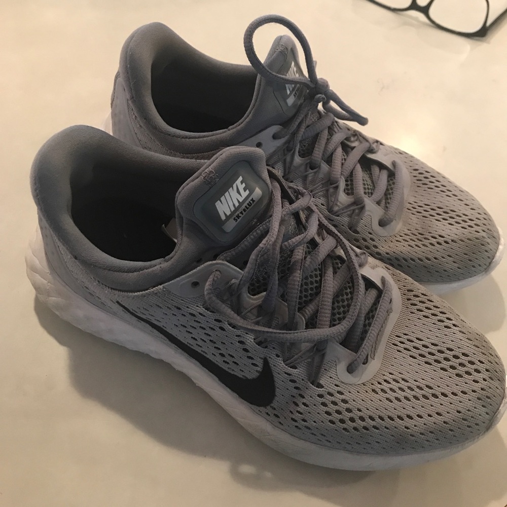 Nike women’s sneakers